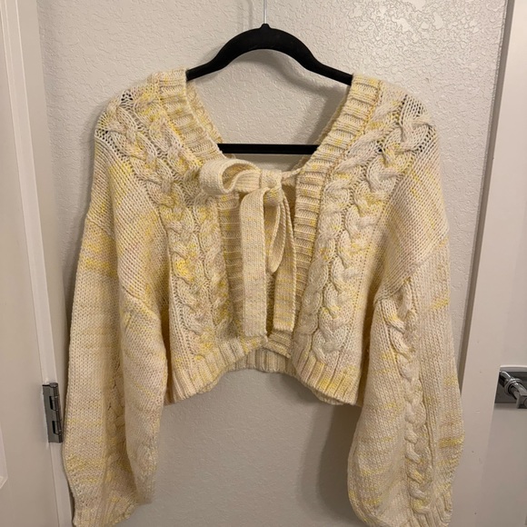 Altar’s State Sweater - Picture 2 of 3